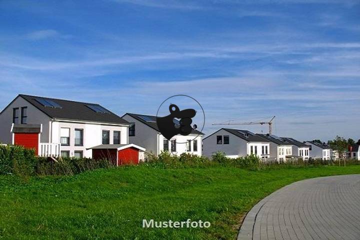 House for sale in Heilsbronn, Germany