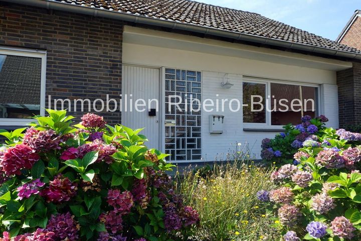 House for sale in Niederkruchten                   - Nordrhein-Westfalen, Germany