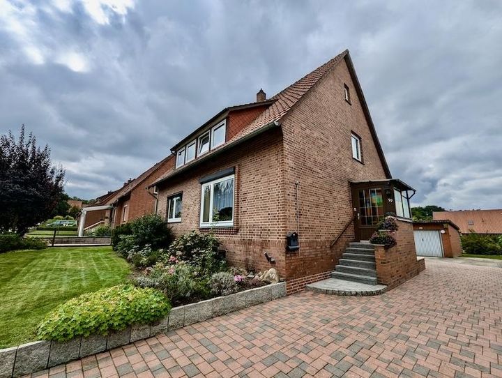 House for sale in Neustadt am Rubenberge / Schneeren, Germany