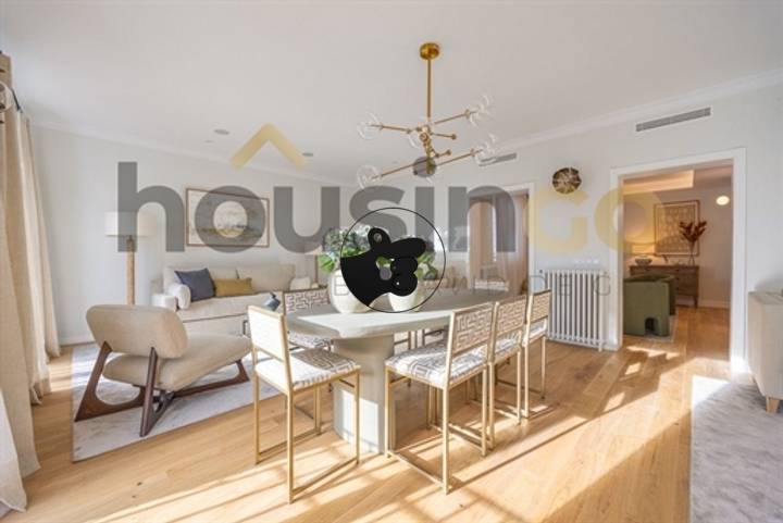 4 bedrooms apartment in Madrid, Spain