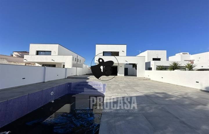 4 bedrooms house in Empuriabrava, Spain