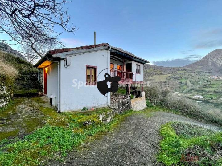 3 bedrooms house in Quiros, Asturias, Spain