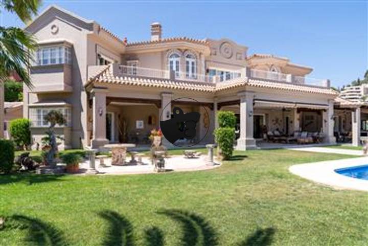 7 bedrooms other in Nueva Andalucia, Spain