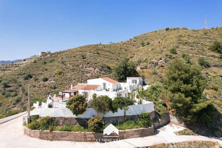 8 bedrooms house for sale in La Herradura, Spain