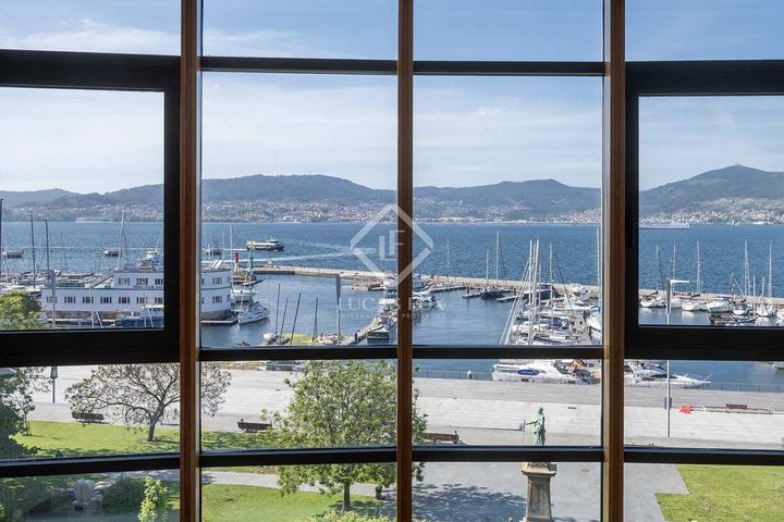 4 bedrooms apartment for rent in Vigo, Spain