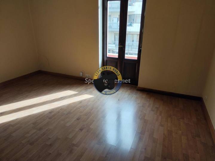 8 bedrooms apartment in Leon, Leon, Spain