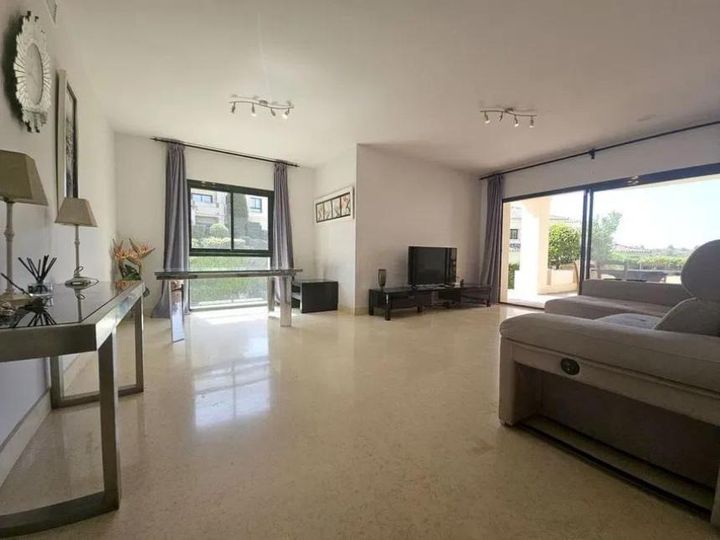 2 bedrooms apartment for sale in Benahavis, Spain