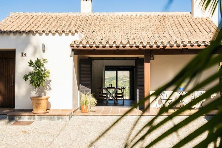 5 bedrooms house for rent in Benahavis, Spain