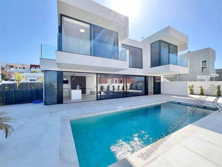 6 bedrooms house for sale in Adeje, Spain