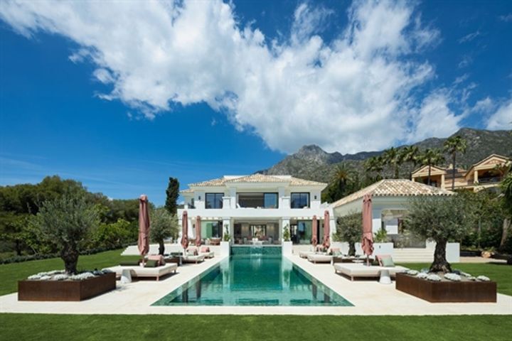 6 bedrooms house for sale in Marbella, Spain