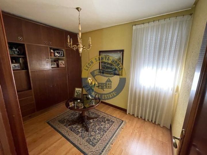 4 bedrooms apartment for sale in Leon, Spain