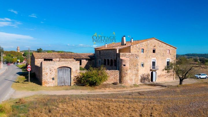 8 bedrooms house for sale in Corca, Spain