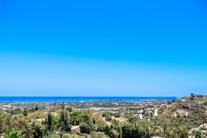 3 bedrooms apartment for sale in Benahavis, Spain