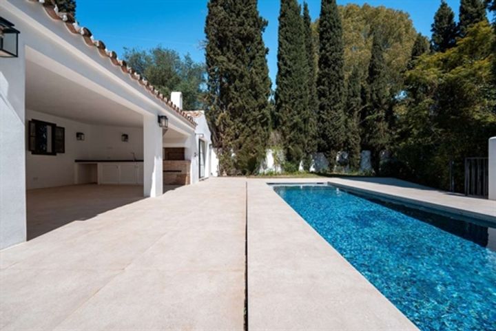 5 bedrooms house for sale in Benahavis, Spain