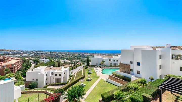 3 bedrooms apartment for sale in Benahavis, Spain