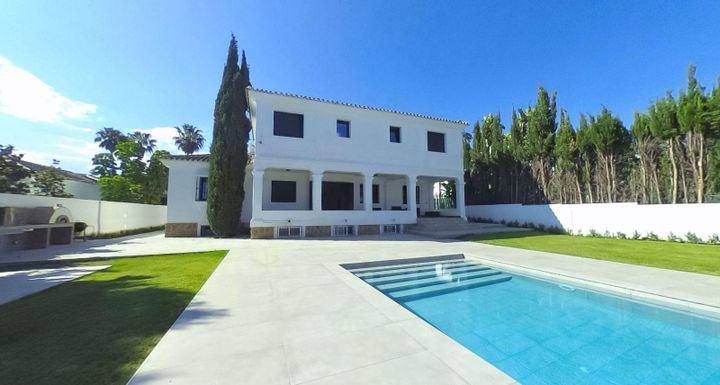 6 bedrooms house for rent in Marbella, Spain