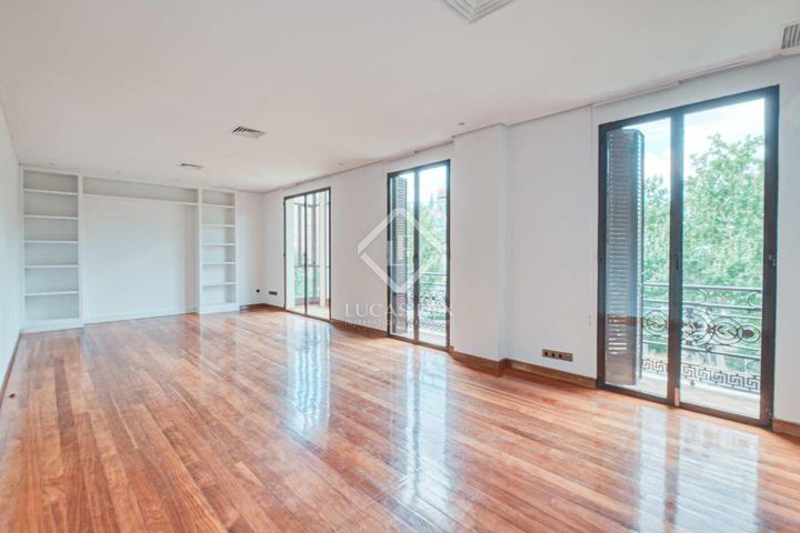 4 bedrooms apartment for sale in Madrid, Spain