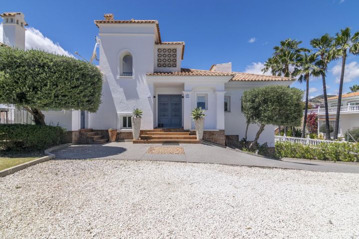 5 bedrooms house for rent in Benahavis, Spain