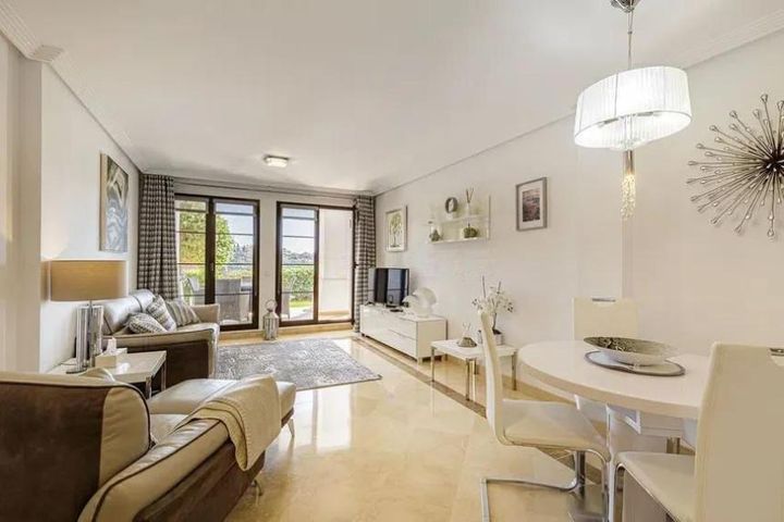 2 bedrooms apartment for sale in Benahavis, Spain
