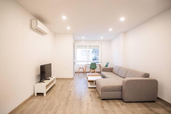 2 bedrooms apartment for rent in Poble Sec, Spain