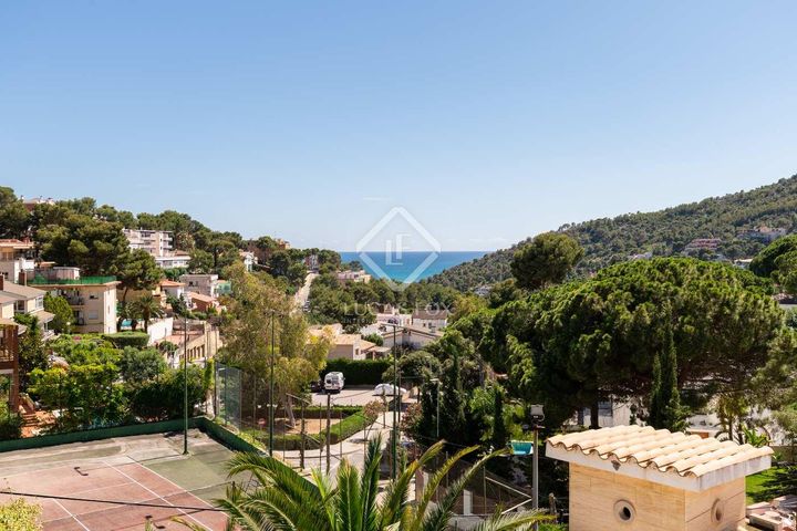6 bedrooms house for sale in Castelldefels, Spain
