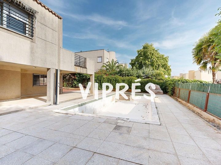 6 bedrooms house for sale in Caceres‎, Spain