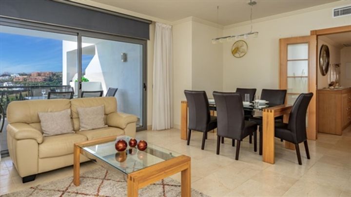 2 bedrooms apartment for sale in Benahavis, Spain