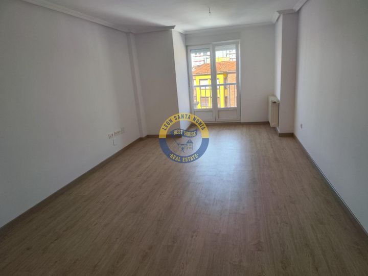 3 bedrooms apartment for sale in Leon, Spain