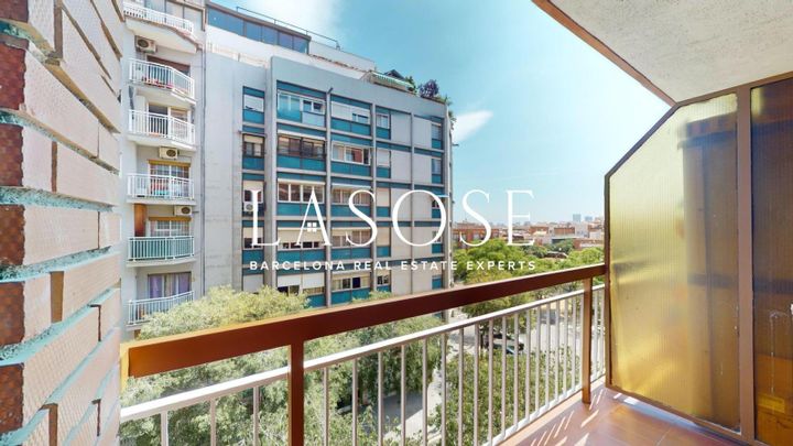 4 bedrooms apartment for sale in Barcelona, Spain