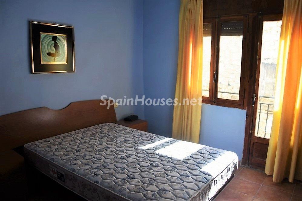 5 bedrooms rooms house in  Spain
