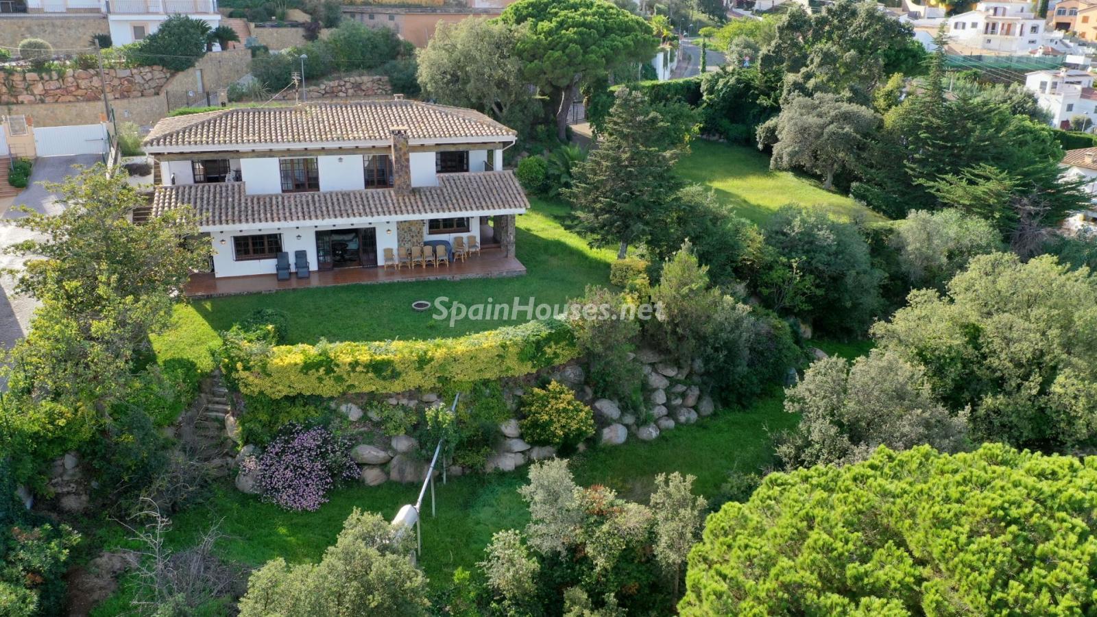 5 bedrooms rooms other in  Spain