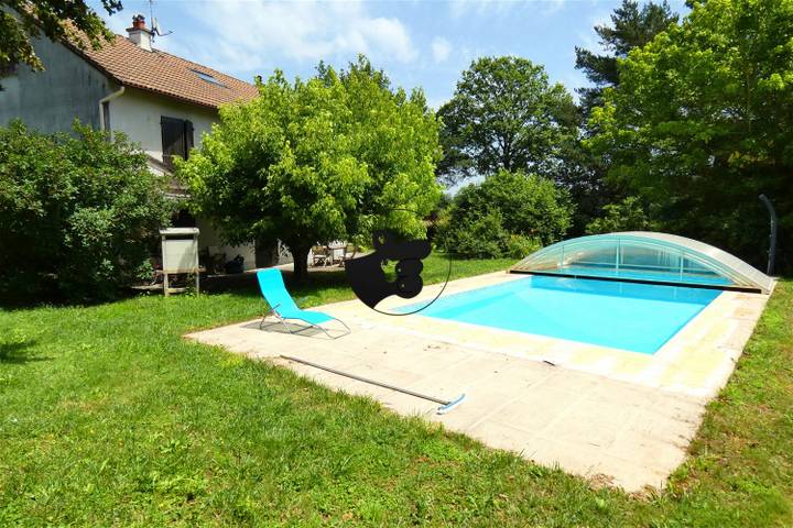 6 bedrooms house for sale in Cantal (15), France