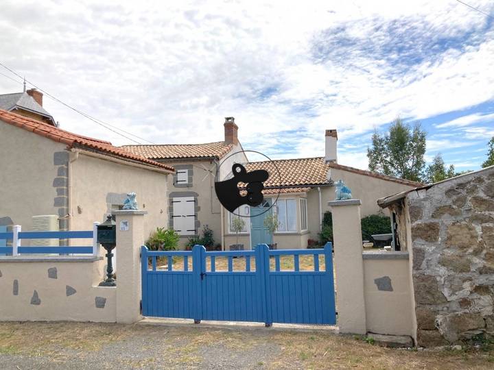2 bedrooms house in Deux-Sevres (79), France