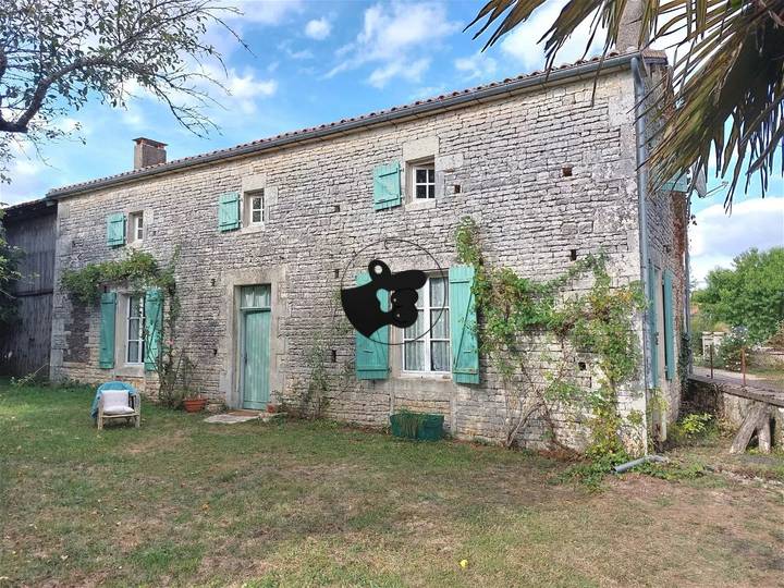 2 bedrooms house in Charente (16), France
