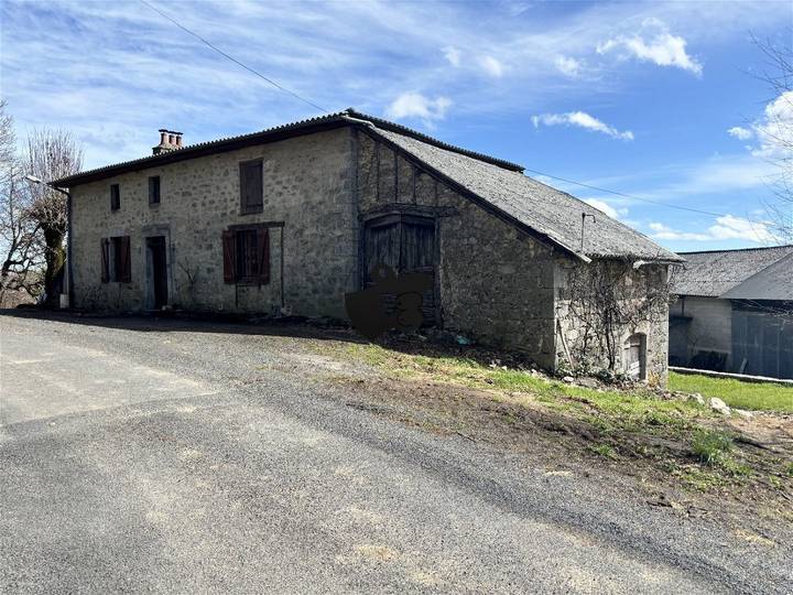 2 bedrooms house for sale in Cantal (15), France