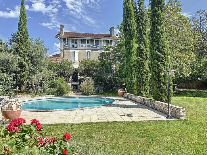 7 bedrooms house for sale in  France