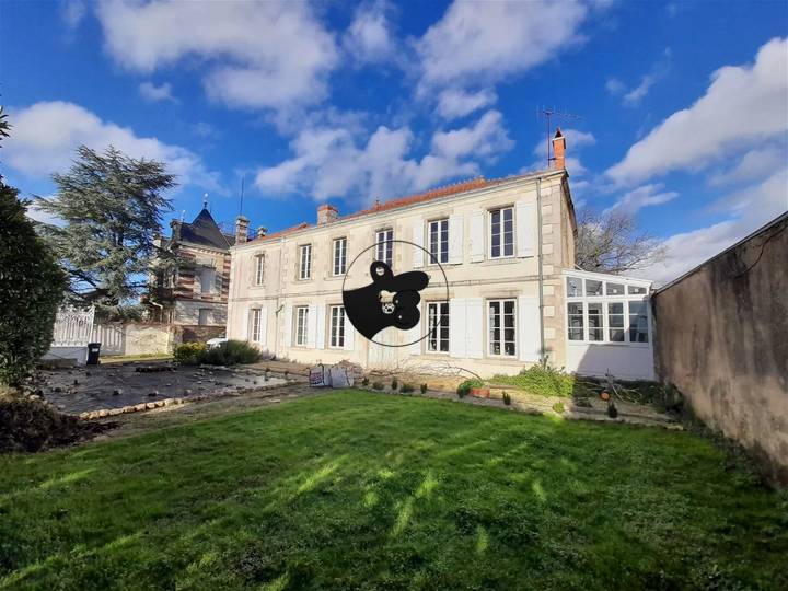 7 bedrooms house for sale in Charente-Maritime (17), France