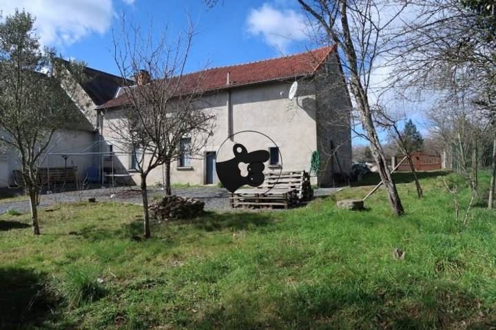2 bedrooms house in Creuse (23), France