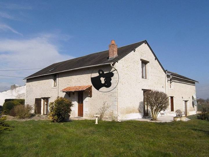3 bedrooms house in Vienne (86), France
