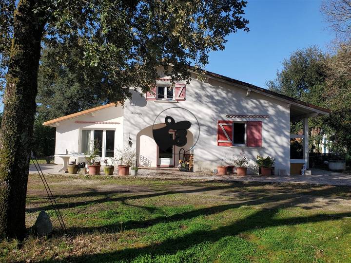 2 bedrooms house for sale in Charente-Maritime (17), France