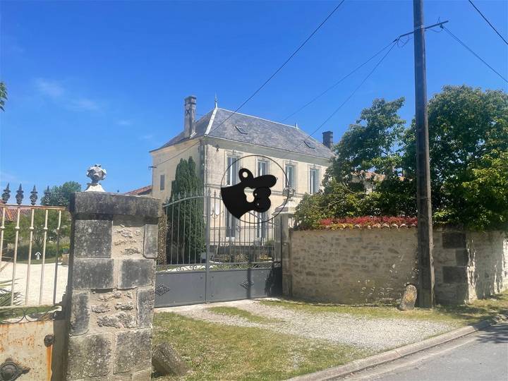 6 bedrooms house for sale in Charente-Maritime (17), France