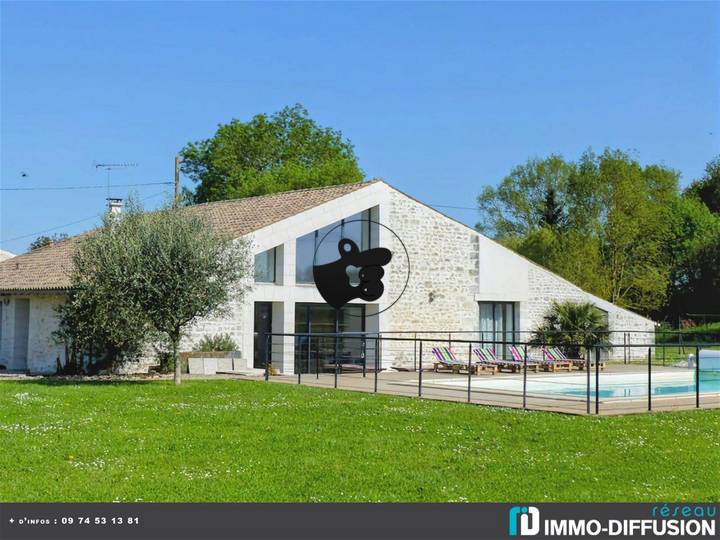 7 bedrooms house in Charente-Maritime (17), France