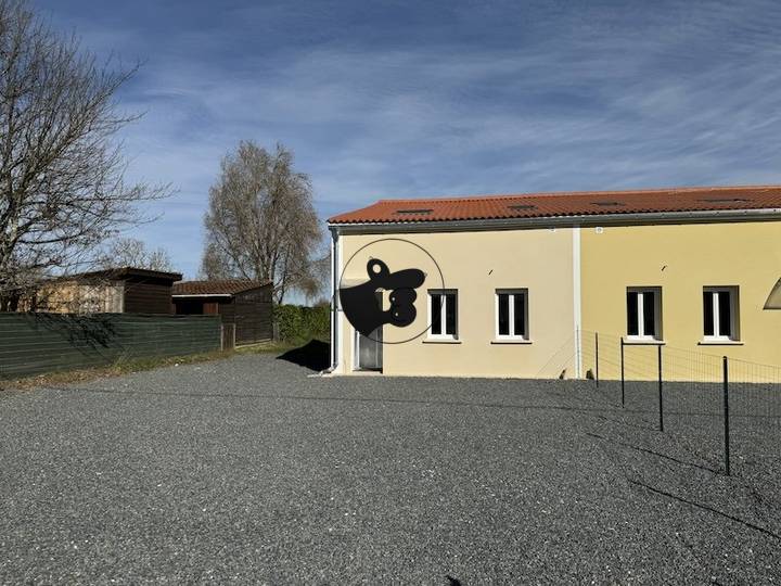 2 bedrooms house for sale in Charente-Maritime (17), France