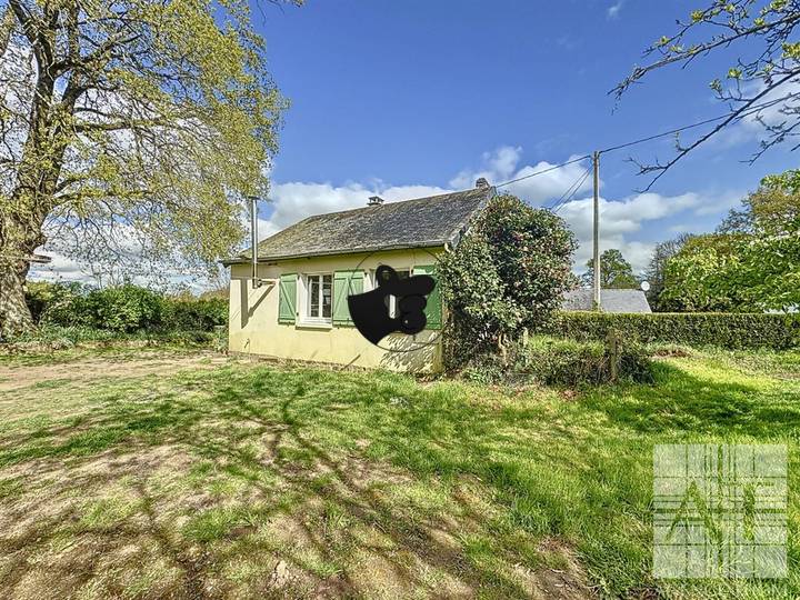 2 bedrooms house for sale in Mayenne (53), France