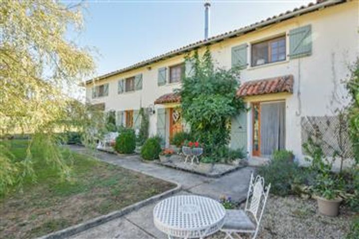 9 bedrooms other for sale in Civray, France