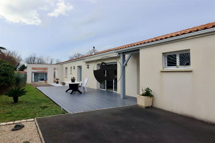 5 bedrooms house for sale in Charente-Maritime (17), France