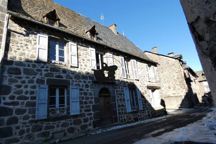 6 bedrooms house for sale in Cantal (15), France