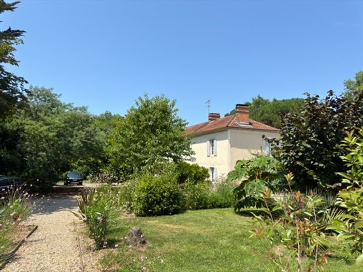 8 bedrooms house for sale in Sauveterre-de-Guyenne, France