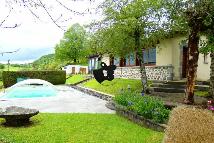 2 bedrooms house for sale in Cantal (15), France