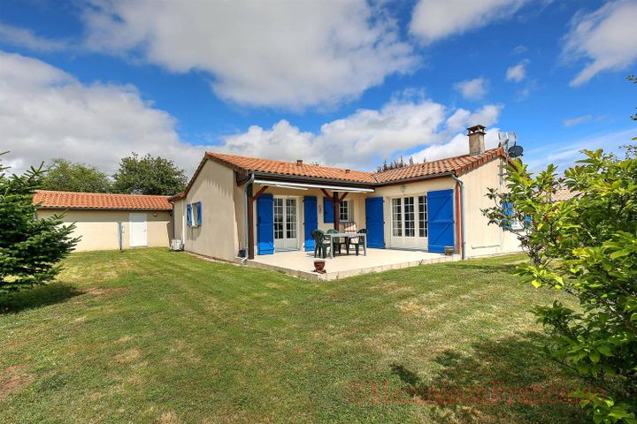 3 bedrooms house for sale in Vasles, France